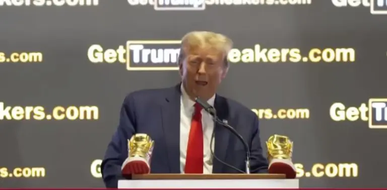 Trump predstavio liniju patika, već rasprodato 1.000 pari: Pogledajte model koji se zove “Nikada ne odustaj”