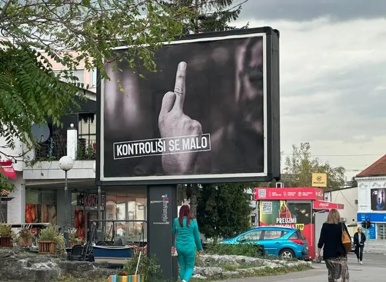 Banjaluka: Sada znamo šta se krije iza bilborda sa srednjim prstom