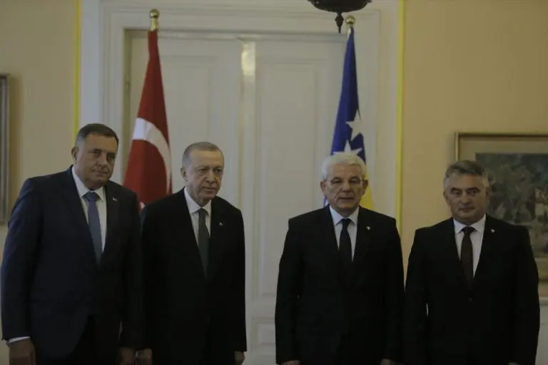 Sastankom sa članovima Predsjedništva BiH Erdogan započeo posjetu Bosni i Hercegovini