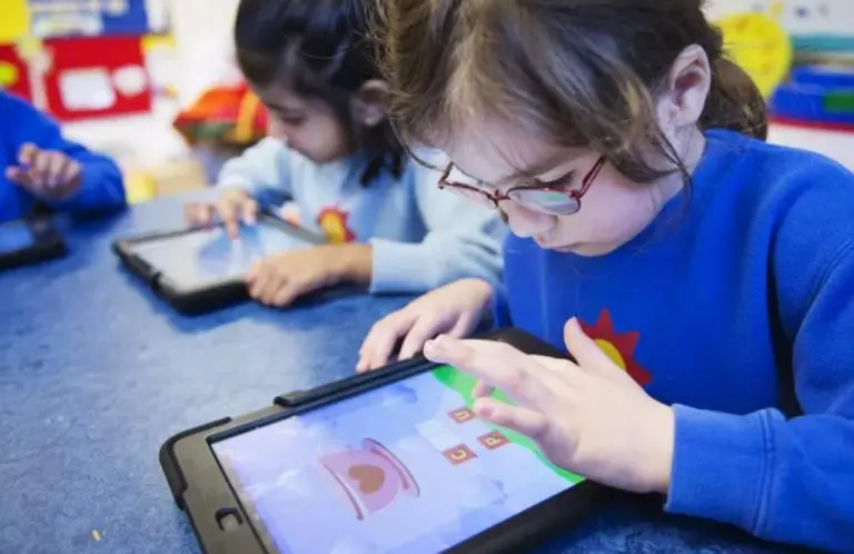 Švedska naprasno prekida digitalizaciju nastave. ‘Djeca nam zbog tableta i aplikacija ne znaju čitati i pisati, vraćamo udžbenike’