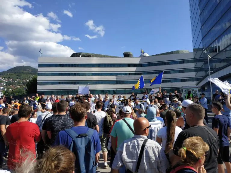 Osim u Sarajevu, građani se okupili i u Tuzli, Mostaru, Zenici…