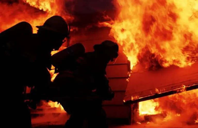 Otrovan dim se širi gradom: Gori fabrika u Berlinu, na terenu 170 vatrogasaca (VIDEO)