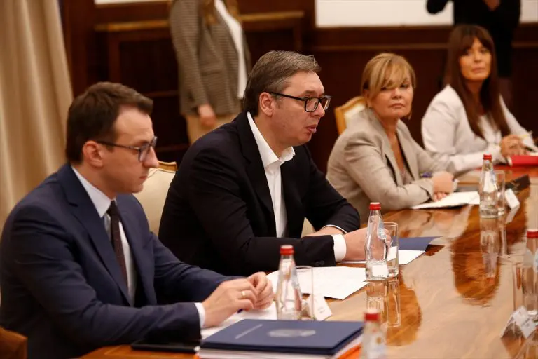 Vučić zatražio da KFOR preuzme brigu o svim bezbjednosnim pitanjima na sjeveru Kosova