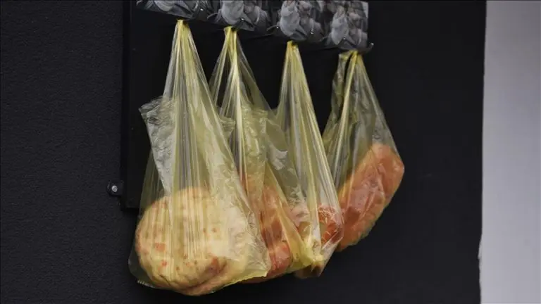 Human gest u Mostaru: Besplatne vekne hljeba za ljude u stanju potrebe