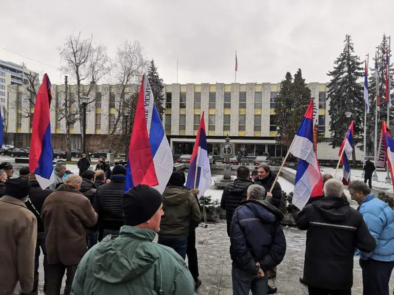Skup u Banjaluci! Podrška Dodiku u režiji SNSD-a ili borba za slobodu RS? MUP na nogama, stranačka mobilizacija u toku