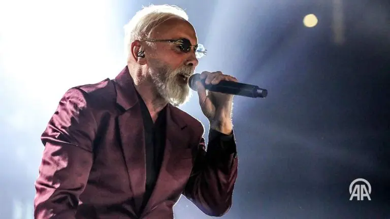 Prvi od četiri spektakularna koncerta: Dino Merlin pjesmom “Da šutiš” otvorio koncert u Beogradu