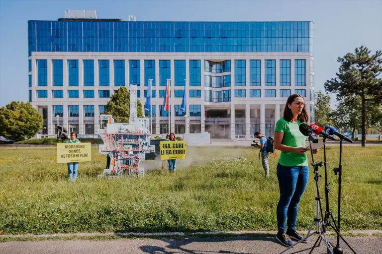 Greenpeace upozorava na metan s naftnih plaformi u Jadranu