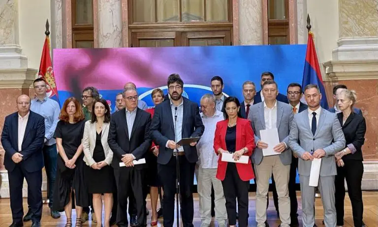 Organizatori protesta “Srbija protiv nasilja” potpisali zajednički dokument o saradnji