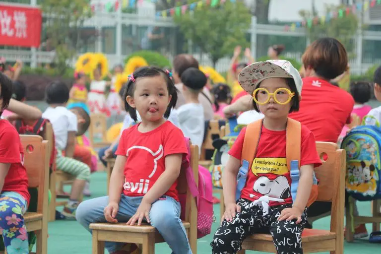 Maloljetne osobe u Kini će smjeti koristiti mobitel maksimalno dva sata dnevno?