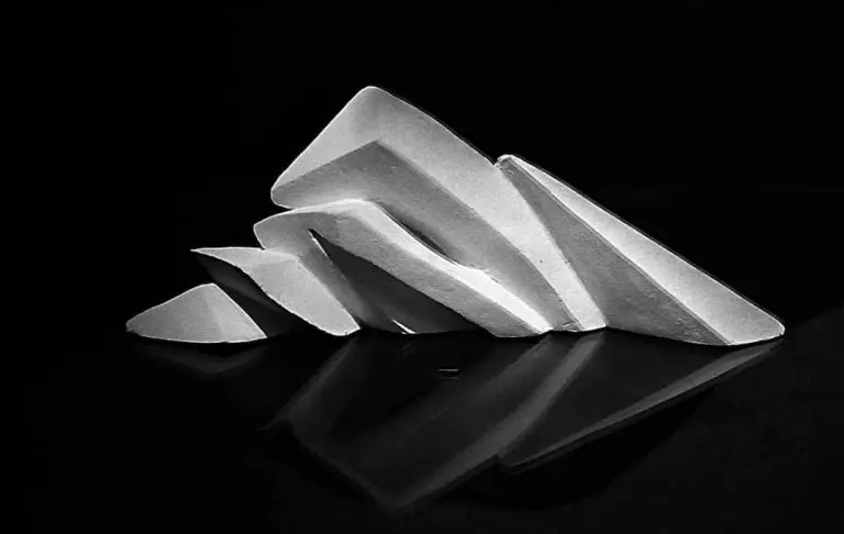 Banjalučanin Andrej Jovandić stvara futurističe skulpture: Njegovu izložbu možete pogledati u Muzeju Republike Srpske