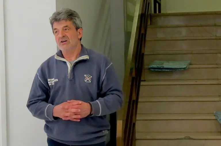 Otvorena izložba karikatura Gorana Ćeličanina iz Kruševca: Moji radovi kritikuju suštinsku glupost i vlasti i opozicije