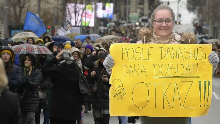 „Pitanje je dana kada ću reći kraj svemu ovome“: Potresno svjedočenje Vanje (28) o tome kako izgleda biti nastavnica u Srbiji