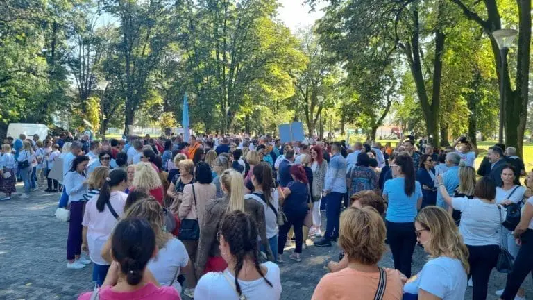 Protestno okupljanje šest sindikata: Na ulicama Banjaluke zaposleni u javnoj upravi, zdravstvu, unutrašnjim poslovima i pravosuđu