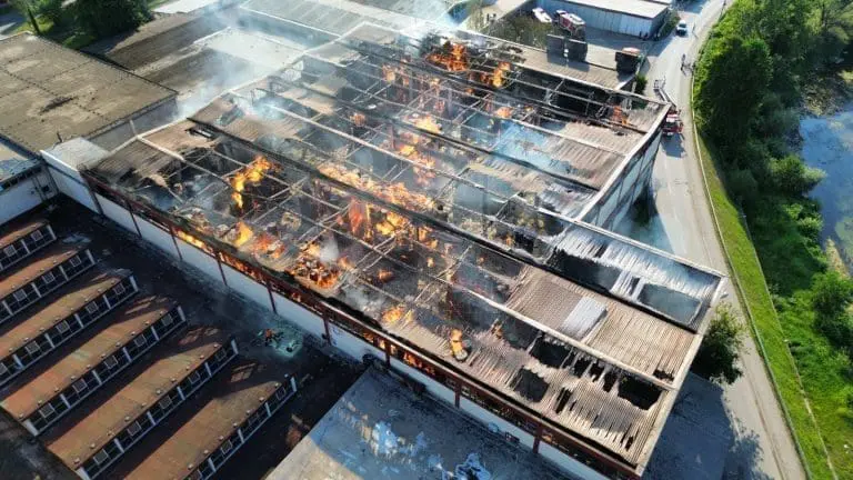 Pogledajte kako izgleda požar u fabrici “Celex” iz vazduha