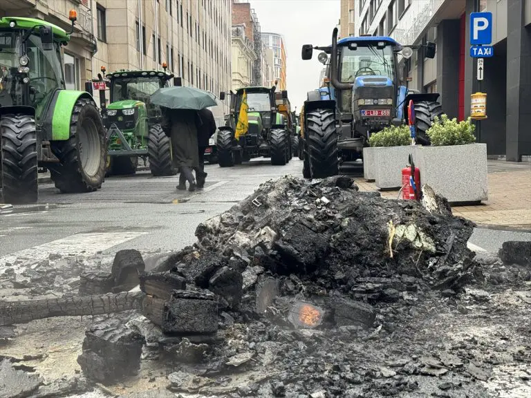 Brisel: Veliki protesti poljoprivrednika pred sastanak ministara poljoprivrede EU-a