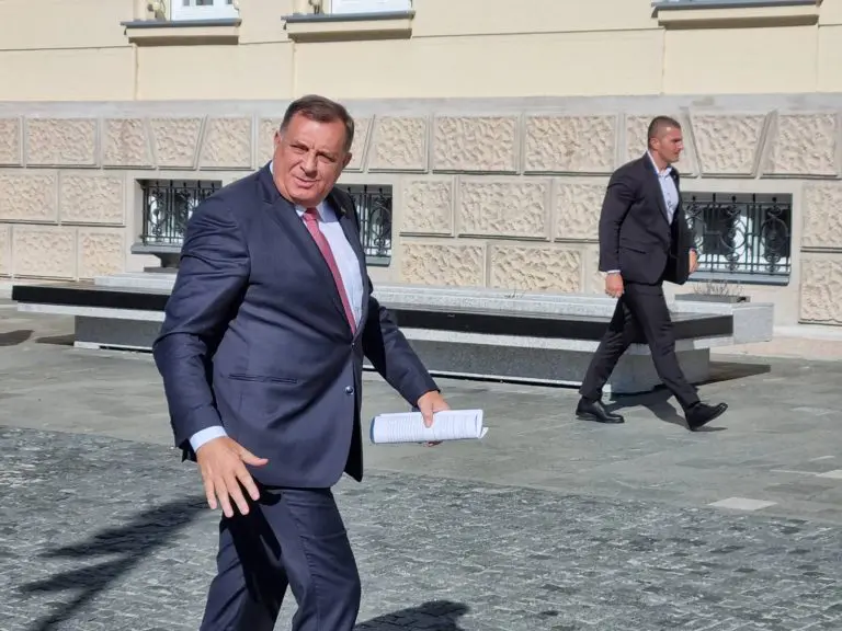 Dodik bocnuo Vučića: “Podržat ću tvoju listu na izborima, iako ti mene nisi”