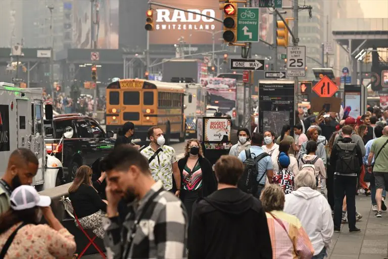 New York se guši u narančastom dimu. “Brutalno je, ne možemo disati” (FOTO)