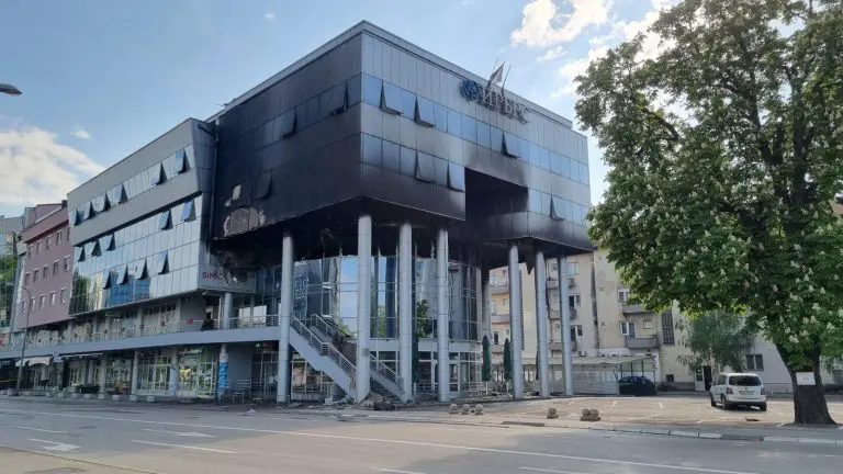 Požar u zgradi IRB-a u Banjaluci (FOTO)
