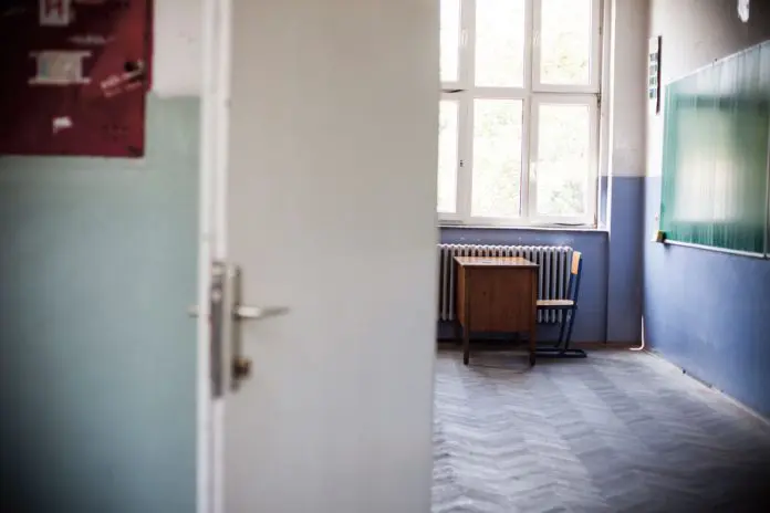 Još jedna škola u Bosni i Hercegovini zabranila mobilne telefone