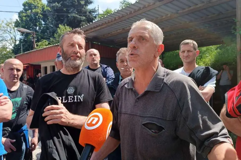 Zenički rudari nisu dobili aprilsku platu pa ni jutros, već treću smjenu nisu sišli u jame