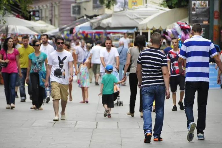 Stanovnici RS suočeni sa sve većom FINANSIJSKOM KRIZOM