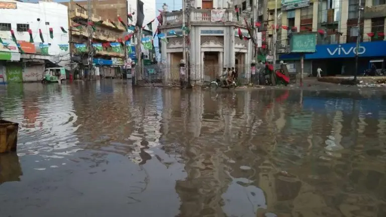 U poplavama u Pakistanu poginulo1.265 ljudi, među kojima 441 dijete