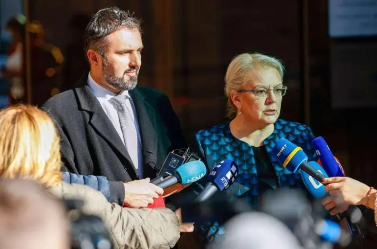 Zakoni i propisi političarima i dalje teški za pročitati