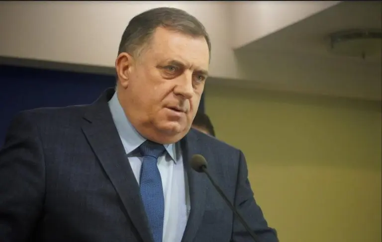 Dodik mladim liderima SNSD-a: Lako je narodu kad ima nas na vlasti, teško je nositi breme vlasti!