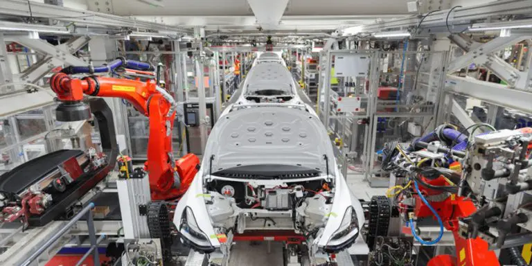 Interni dopis kompanije: TESLA otpušta više od 10 odsto radnika na globalnom nivou