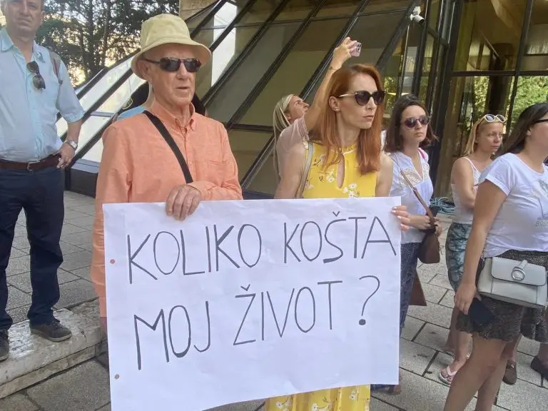 Znaju li građani zbog čega teško oboljeli skupljaju po 2 KM za liječenje?