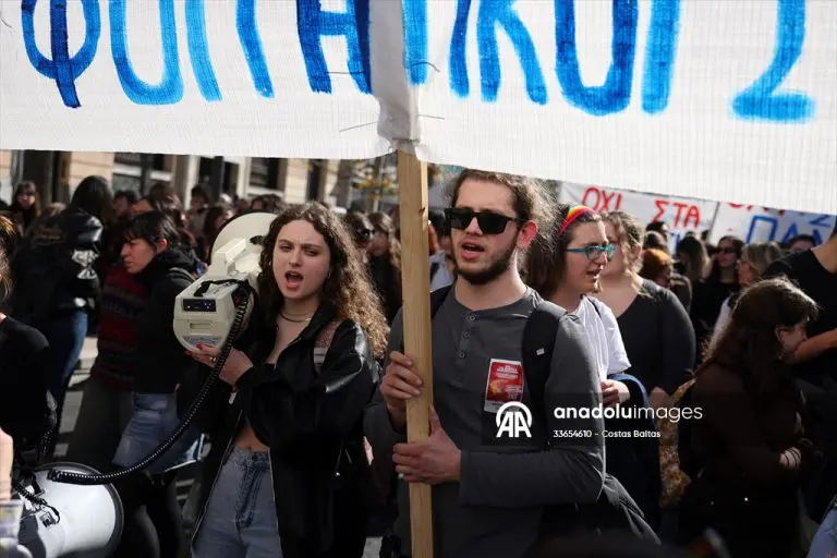 Više od 20.000 studenata u Atini protestovalo protiv privatnih univerziteta