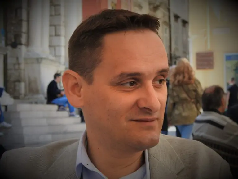 Obrazovati se za glupana daleko je bezveznije i gluplje od toga da si glup