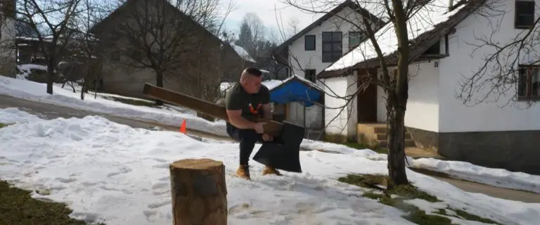 “Ovo ne može niko” Hulk iz BiH ponovo pokazao snagu, latio se džinovske sjekire (VIDEO)