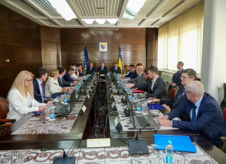 Umjesto reformi, federalna vlast ponudila samo nova zaduženja