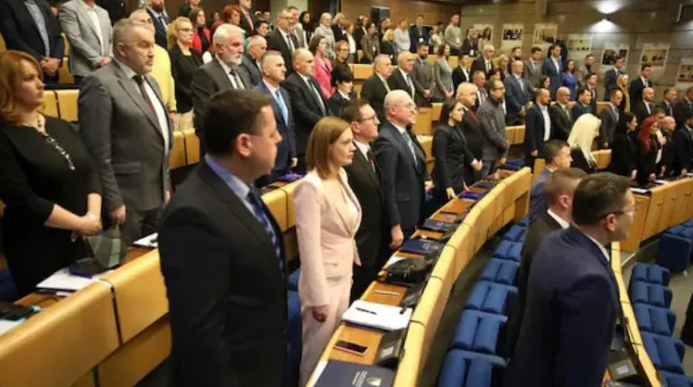 80 federalnih delegata za jednu sjednicu zaradilo 654.953 KM?!