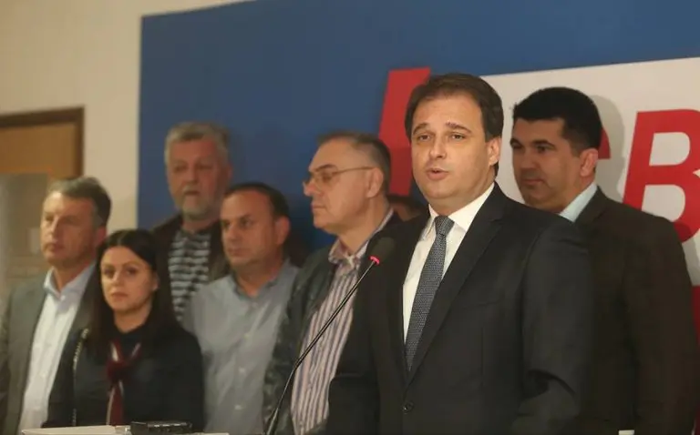 Nametnuta Šmitova odluka sredstvo i za obračun sa SDS-om? Upitan izlazak na lokalne izbore