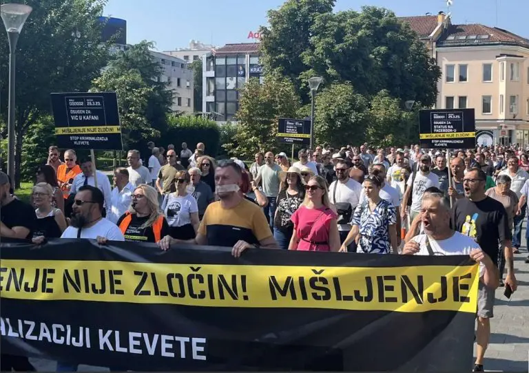 Protesti u Banjaluci: “Vlast u RS nam je okrenula leđa jer se boje činjenica i istine” FOTO/VIDEO