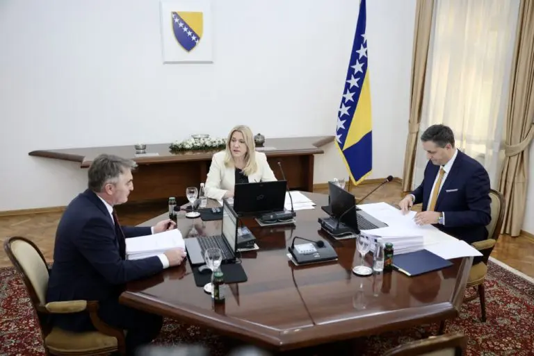 Predsjedništvo BiH usvojilo zaključke o antiustavnom djelovanju RS u prvom krugu