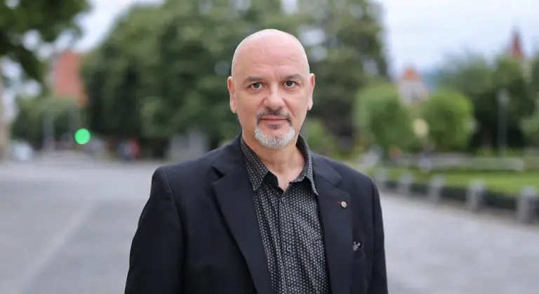 Književnik Zoran Žmirić za BUKU: Cijela moja generacija odgojena je u kulturi nasilja