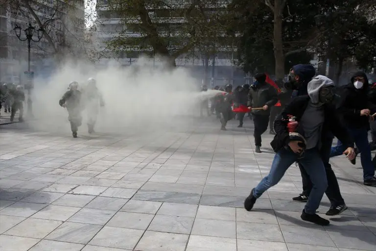 Grčka policija intervenisala suzavcem na novim protestima zbog željezničke nesreće