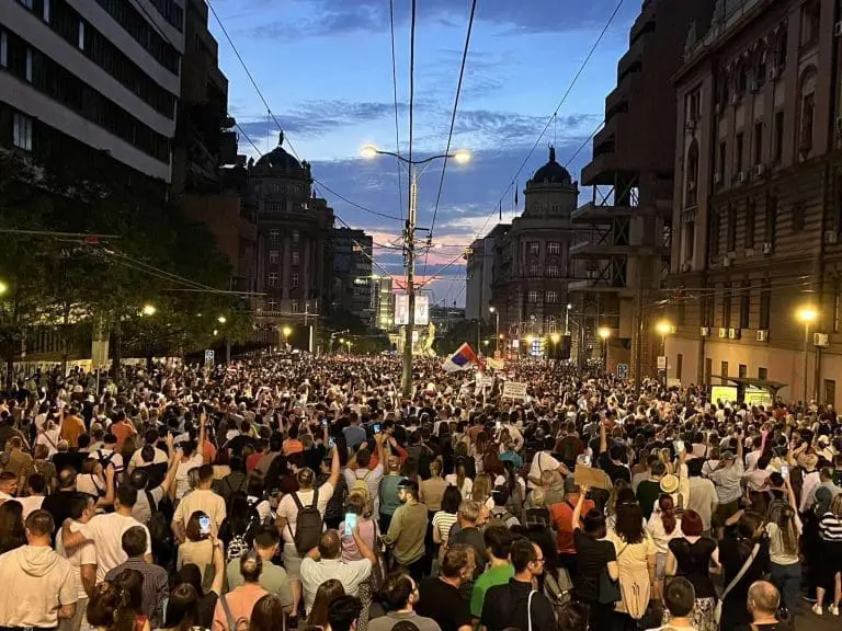 Srbija protiv nasilja iz ugla građana: Ovo je kraj režima, protesti podsećaju na one pred pad Miloševića