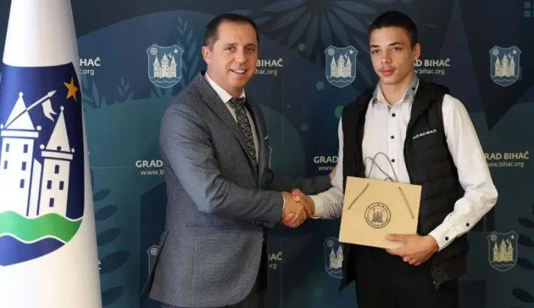 Priznanje za učenika: Jedini skočio u vodu za vršnjakom, ostali gledali