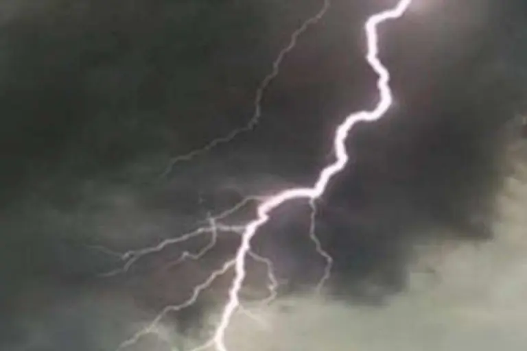 Olujno nevrijeme pogodilo Hrvatsku, kod Rovinja zabilježena velika pijavica