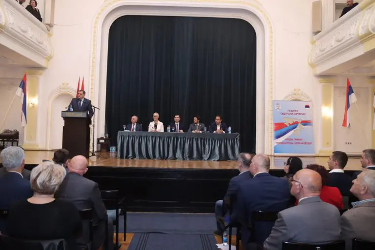 Dodik na skupu “Ugrožena Srpska-odlučan odgovor”: Kada letim helikopterom, od Zenice vidim Banjaluku