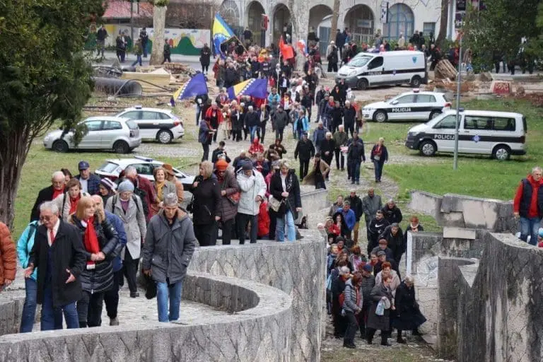 POD JAKOM POLICIJSKOM PRATNJOM Obilježena godišnjica oslobođenja Mostara od fašizma