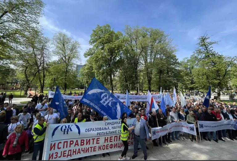 Počeo protest radnika u Banjaluci FOTO