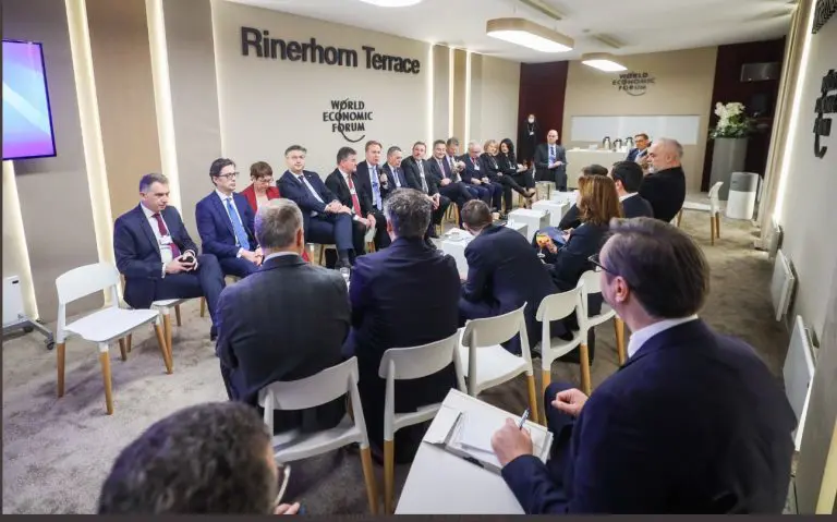 Reakcija Vučića na raspored sjedenja u Davosu