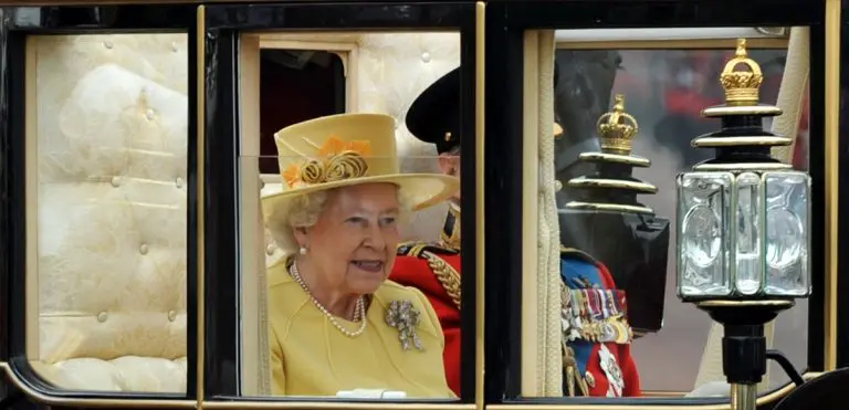 Kraljica i poricanje prošlosti