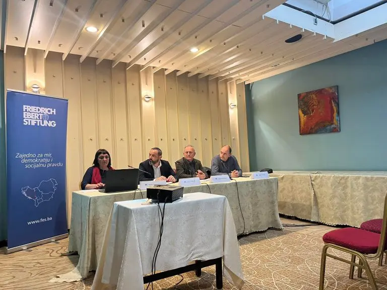 U Bosni i Hercegovini građani najviše vjeruju novinarima i sveštenicima