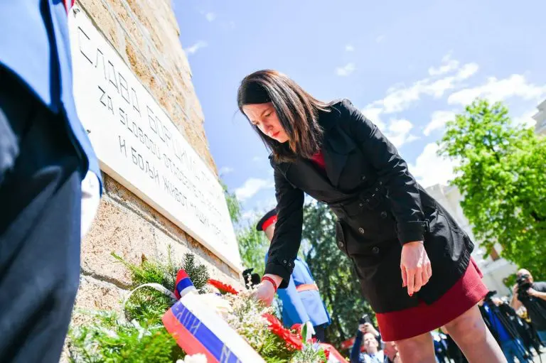 Jelena Trivić položila vijenac na spomenik partizanima, pa pričala o antifašističkoj borbi četnika